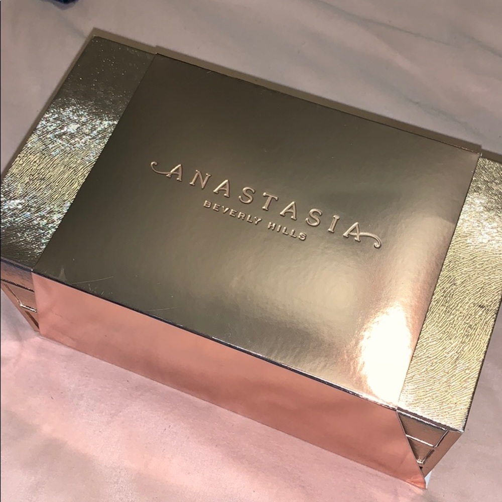 Anastasia Beverly Hills Palette Vault
